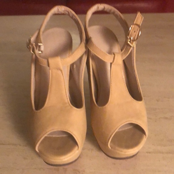 Light cream brown.  Sexy, high heeled platforms. - Picture 4 of 6